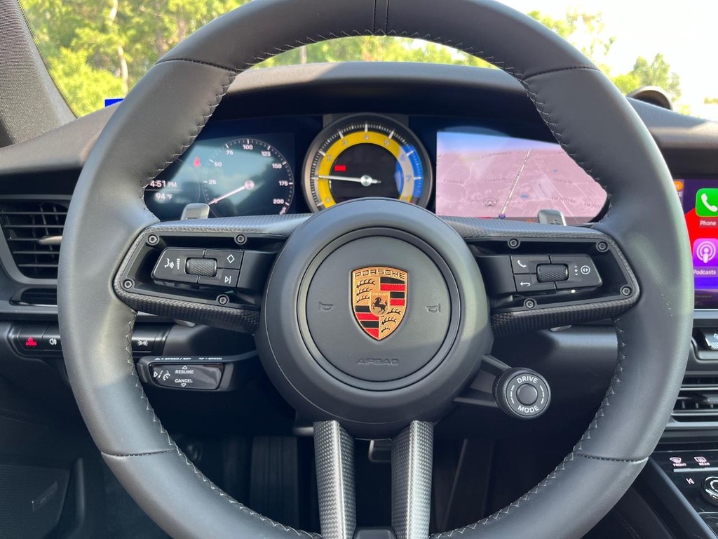 Porsche 911 Vehicle Full-screen Gallery Image 18