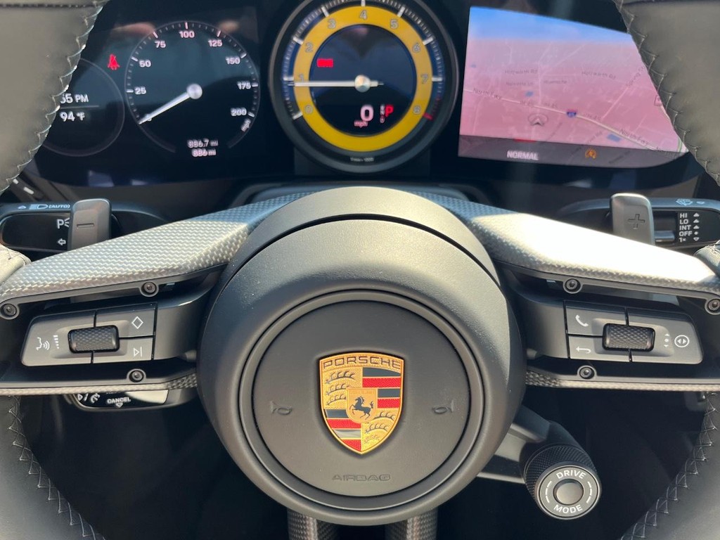 Porsche 911 Vehicle Full-screen Gallery Image 19