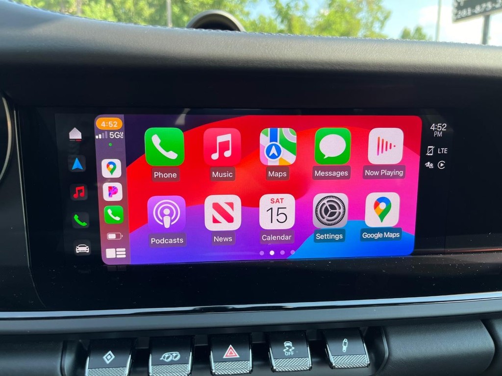 Porsche 911 Vehicle Full-screen Gallery Image 24