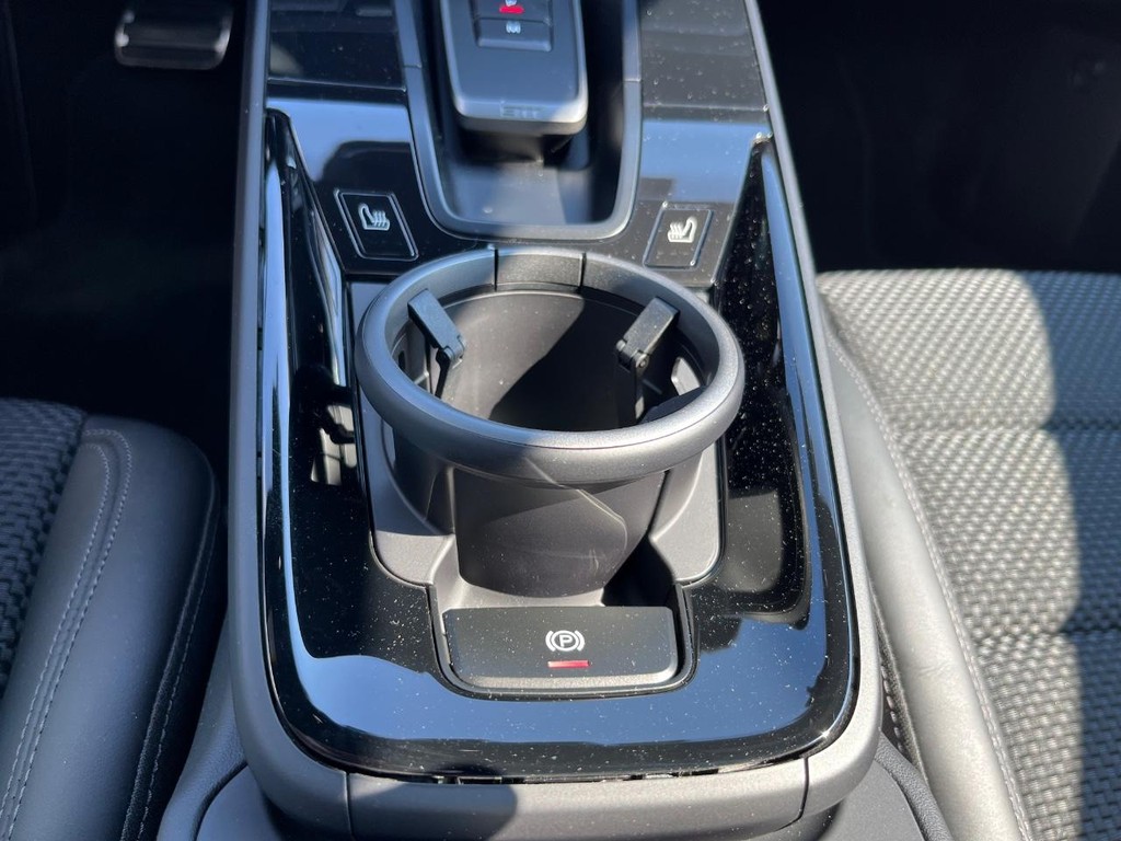 Porsche 911 Vehicle Full-screen Gallery Image 28