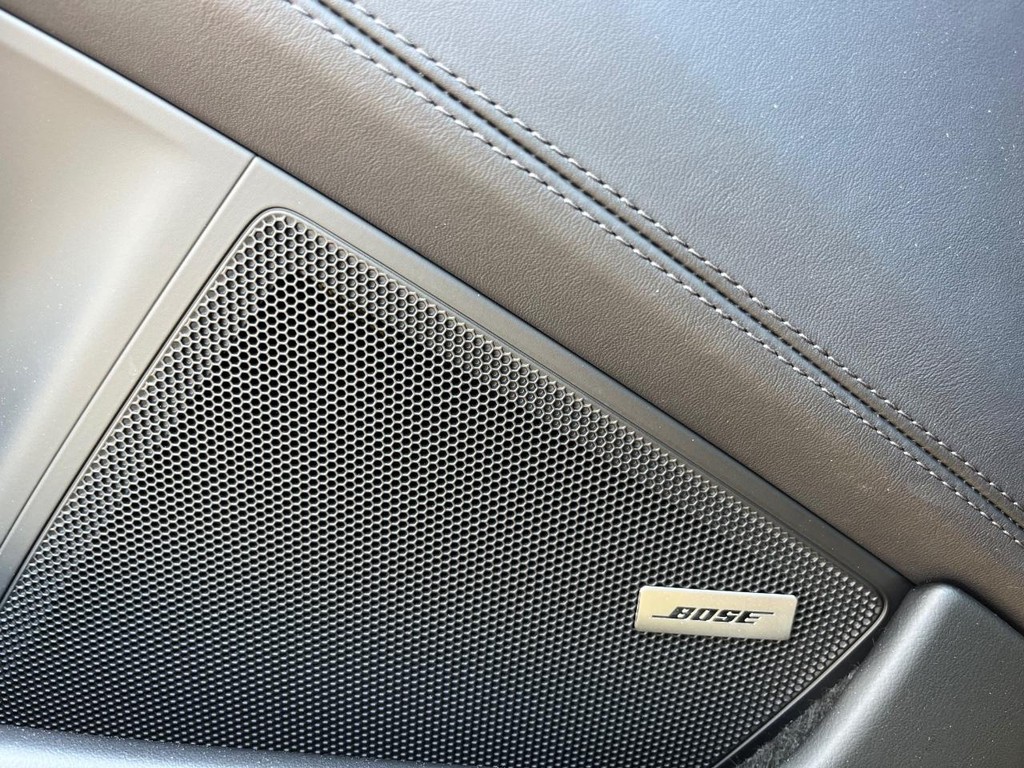 Porsche 911 Vehicle Full-screen Gallery Image 33