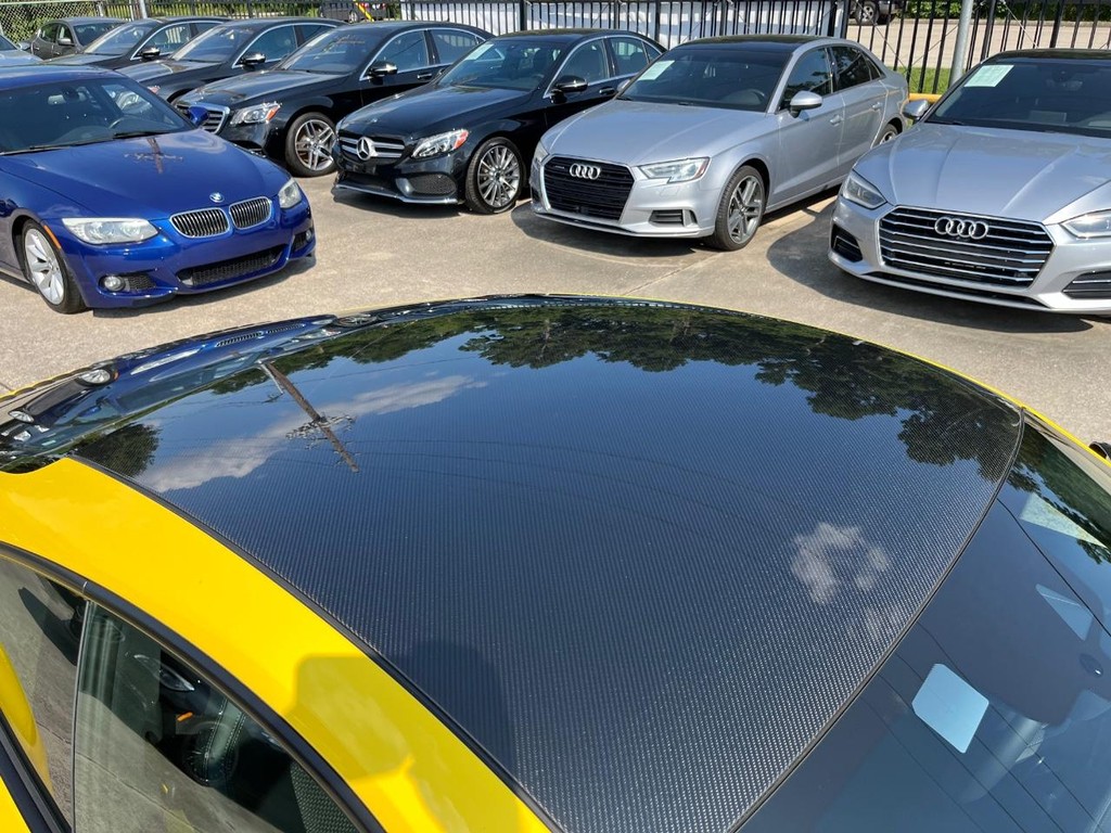 Porsche 911 Vehicle Full-screen Gallery Image 34