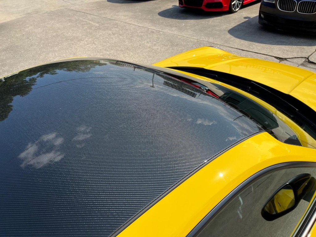 Porsche 911 Vehicle Full-screen Gallery Image 35