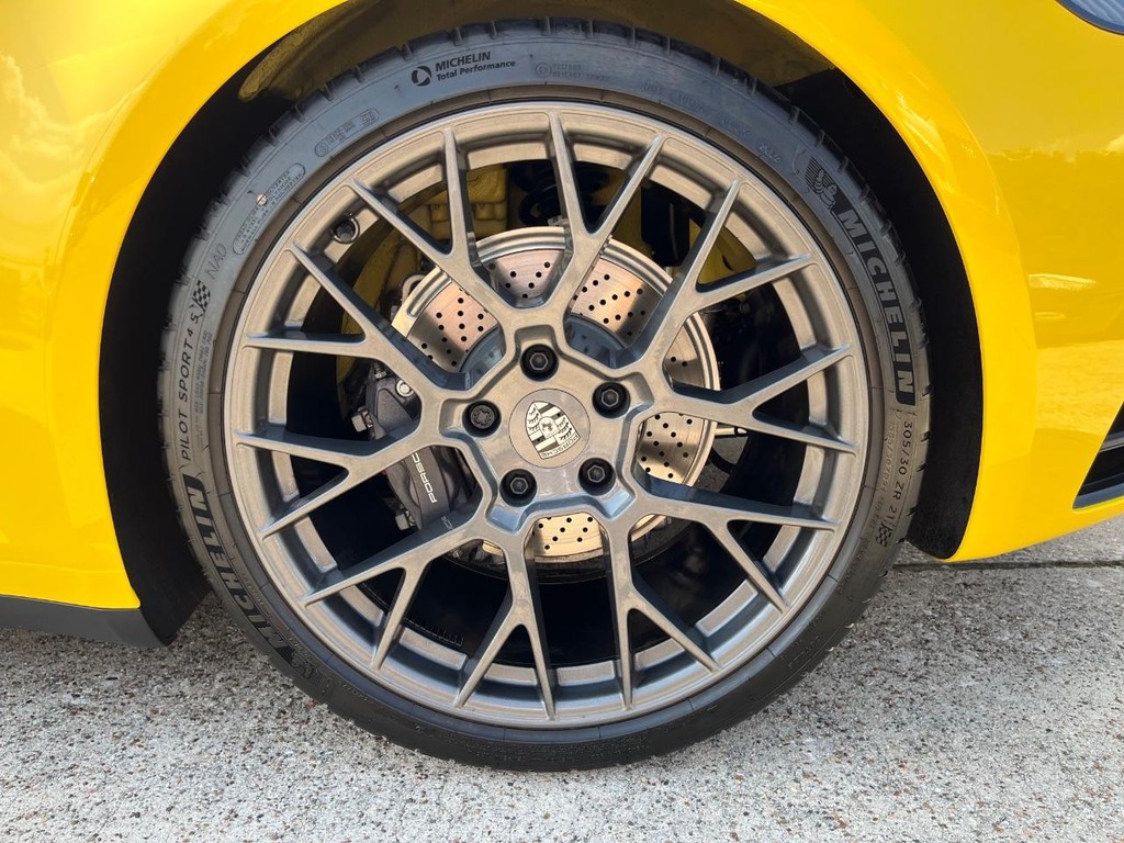 Porsche 911 Vehicle Full-screen Gallery Image 41