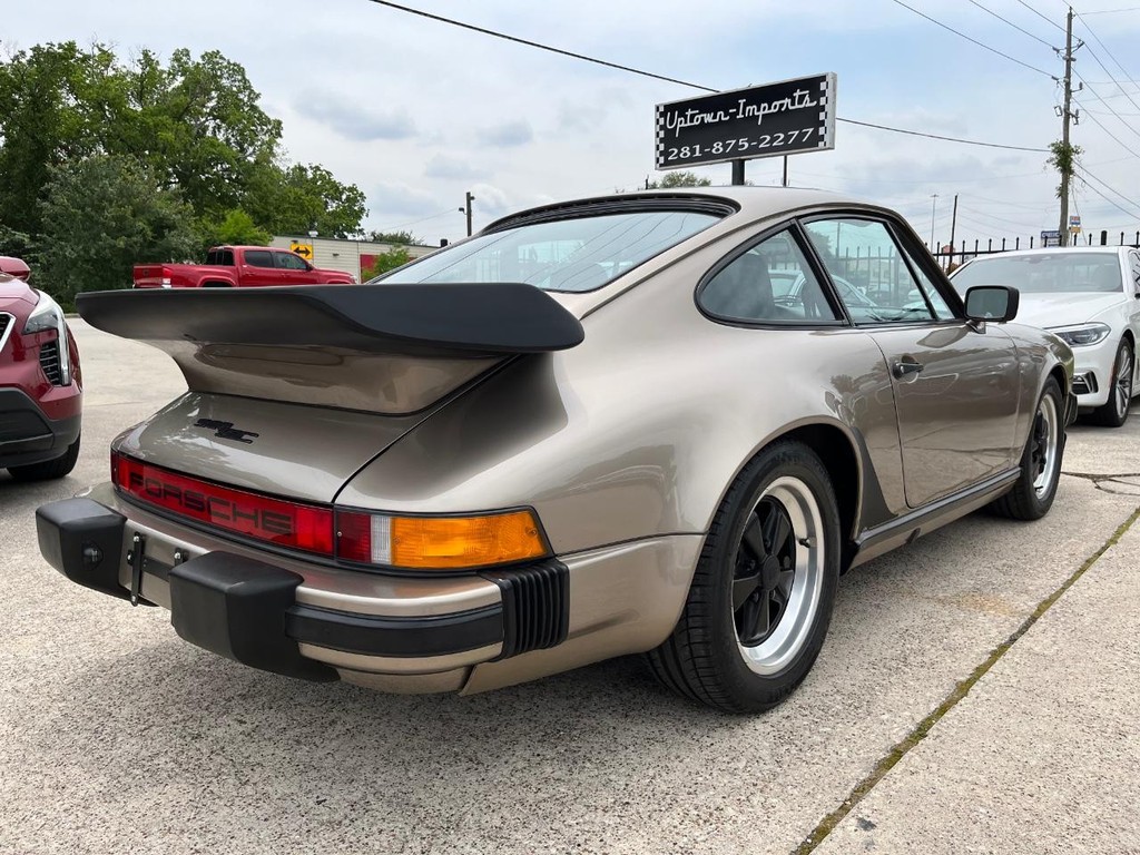 Porsche 911 Vehicle Full-screen Gallery Image 08