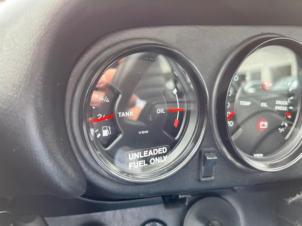 Porsche 911 Vehicle Full-screen Gallery Image 26