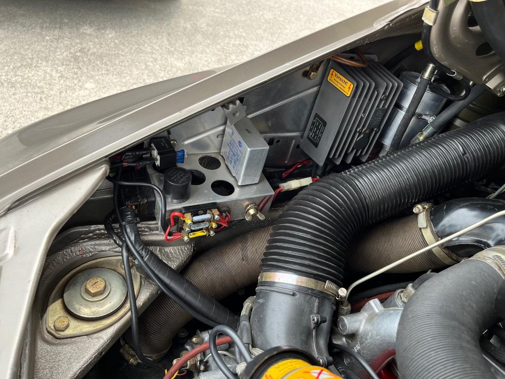 Porsche 911 Vehicle Full-screen Gallery Image 41