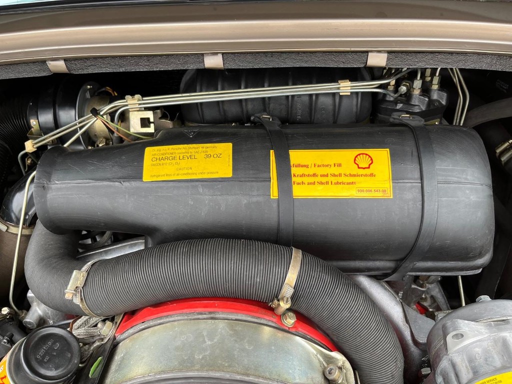 Porsche 911 Vehicle Full-screen Gallery Image 43