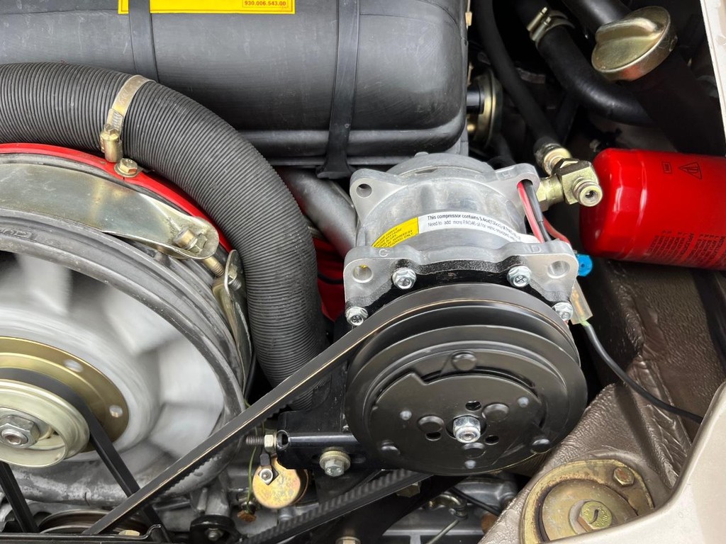 Porsche 911 Vehicle Full-screen Gallery Image 44