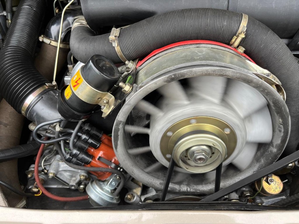 Porsche 911 Vehicle Full-screen Gallery Image 45