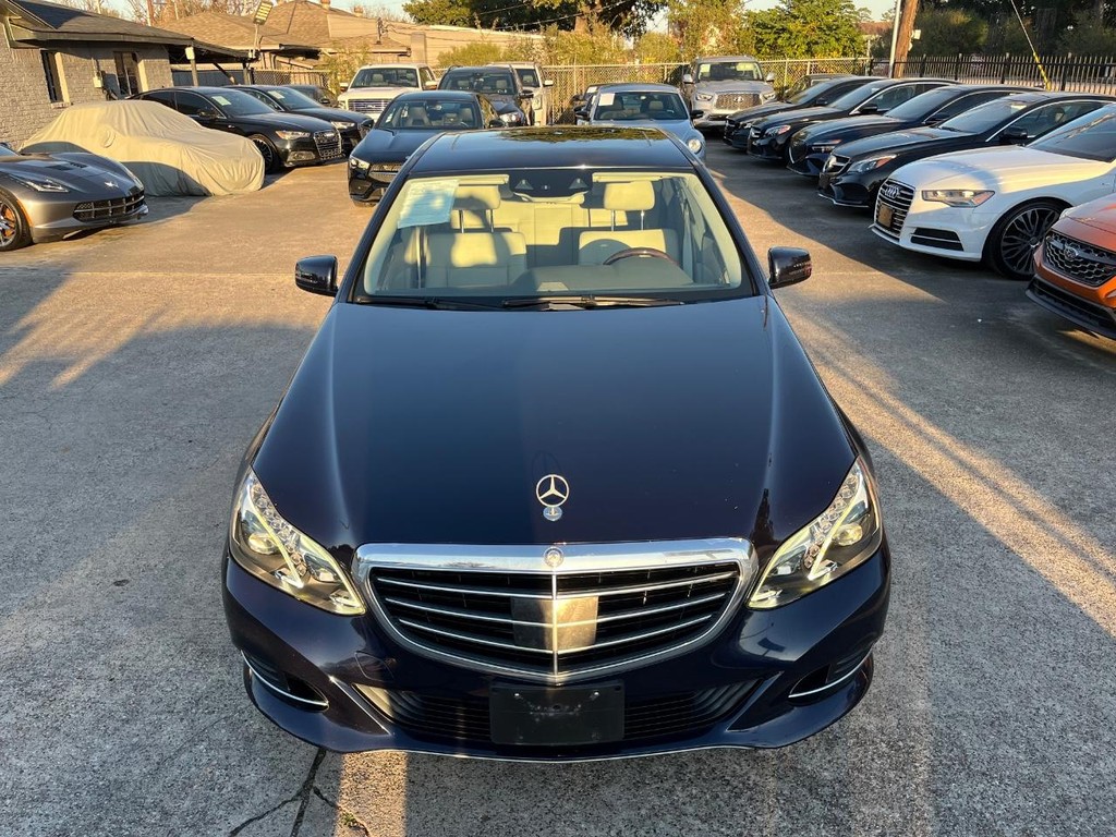 Mercedes-Benz E 350 Vehicle Full-screen Gallery Image 03