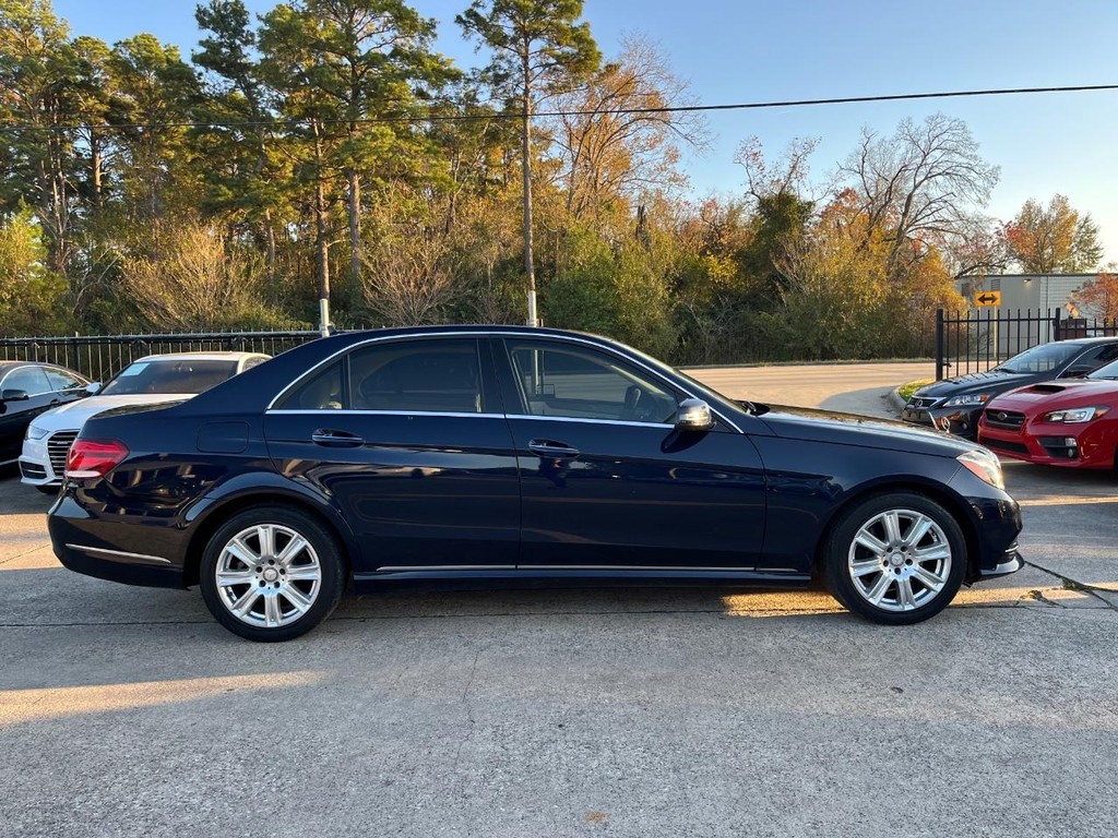 Mercedes-Benz E 350 Vehicle Full-screen Gallery Image 05