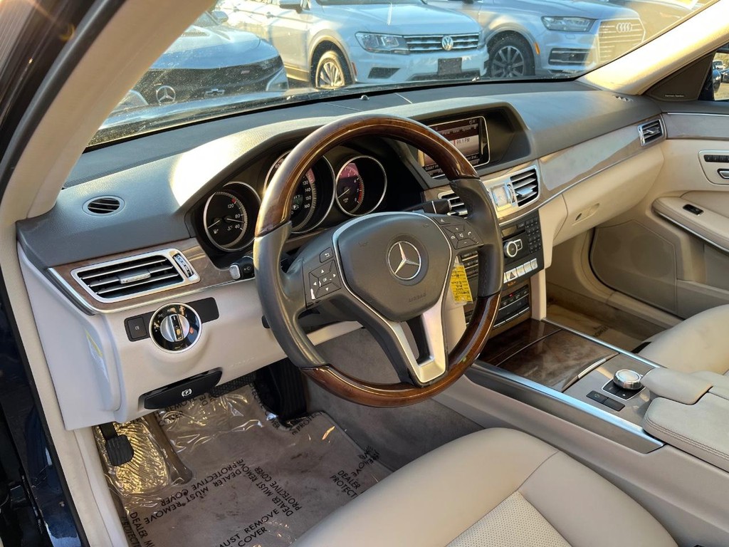 Mercedes-Benz E 350 Vehicle Full-screen Gallery Image 10