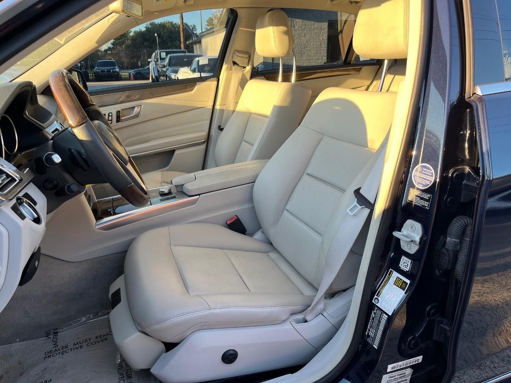 Mercedes-Benz E 350 Vehicle Full-screen Gallery Image 11