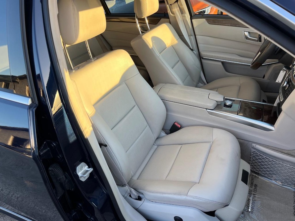 Mercedes-Benz E 350 Vehicle Full-screen Gallery Image 14
