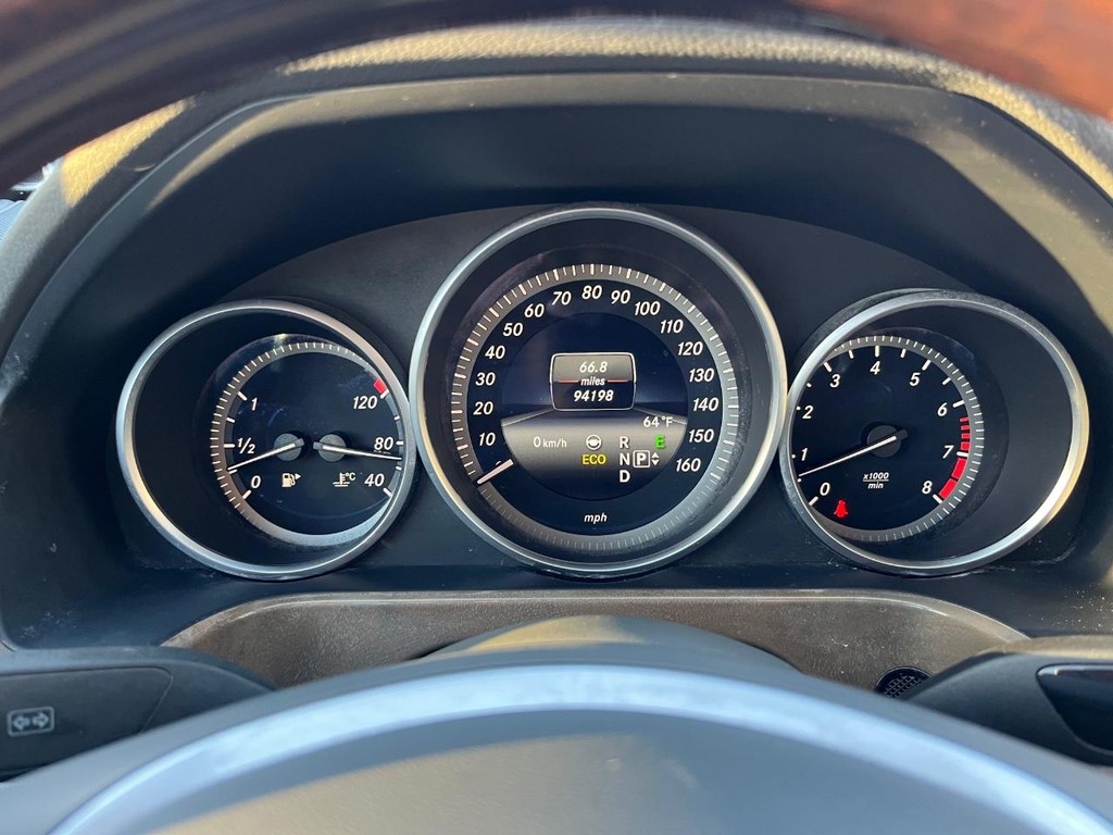 Mercedes-Benz E 350 Vehicle Full-screen Gallery Image 21