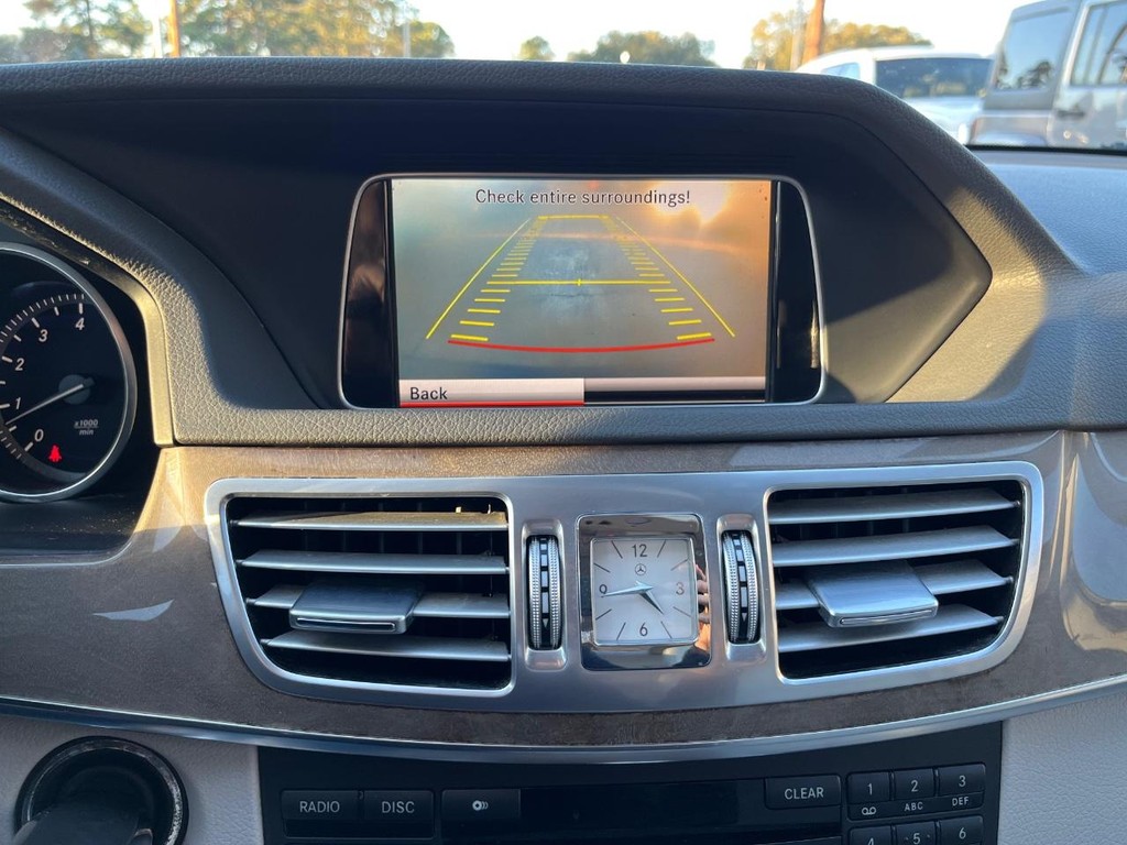 Mercedes-Benz E 350 Vehicle Full-screen Gallery Image 23