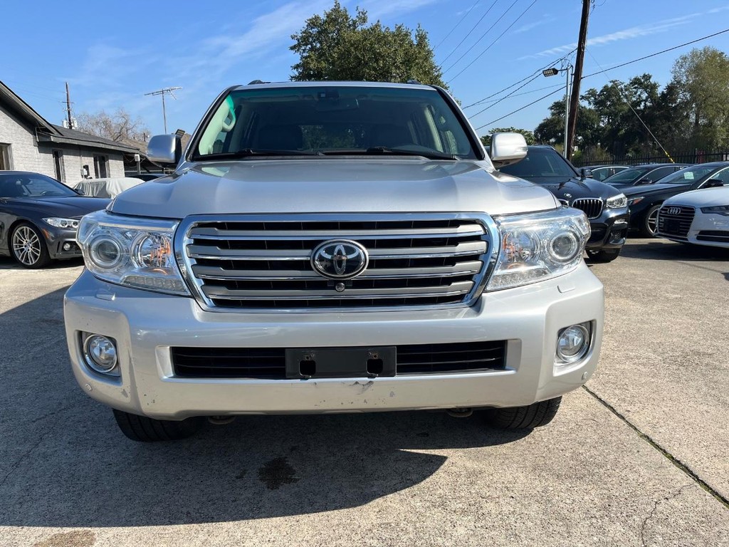 Toyota Land Cruiser Vehicle Full-screen Gallery Image 02