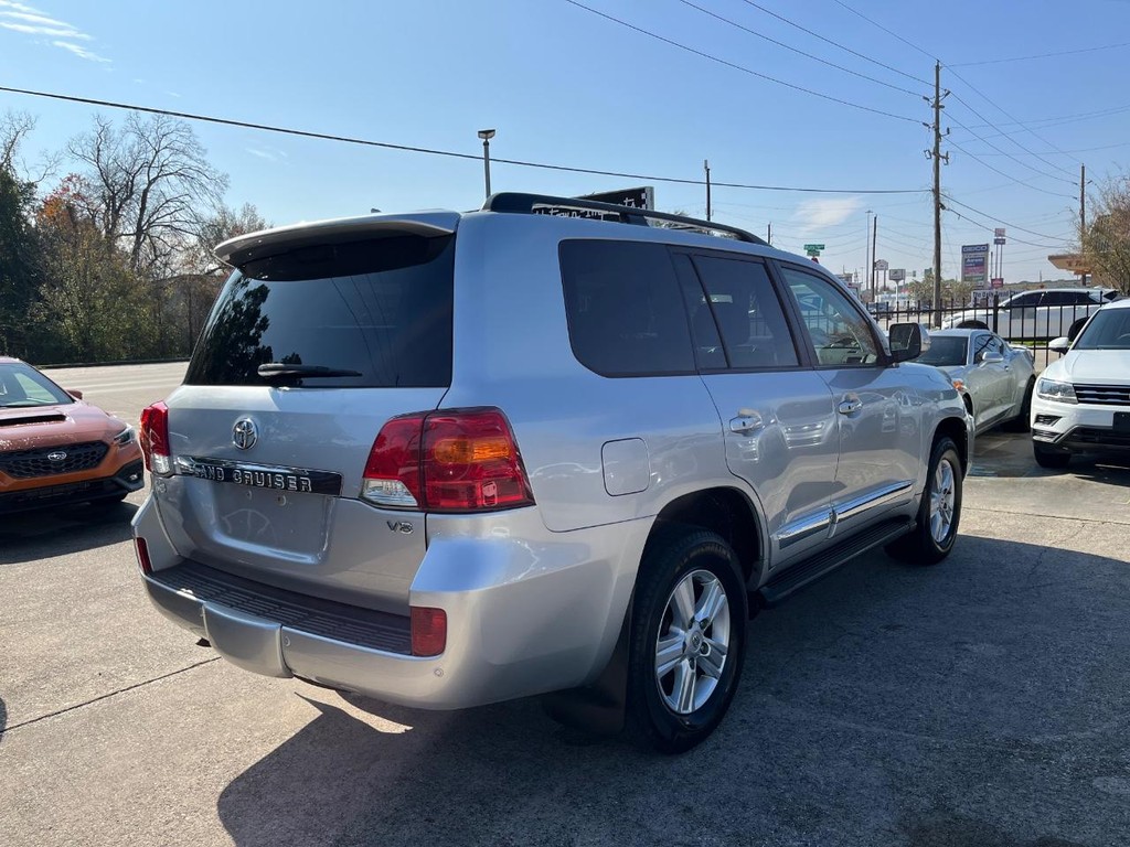 Toyota Land Cruiser Vehicle Full-screen Gallery Image 06