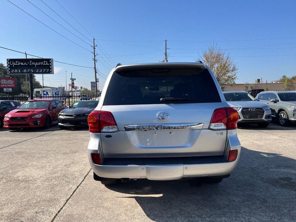 Toyota Land Cruiser Vehicle Full-screen Gallery Image 07