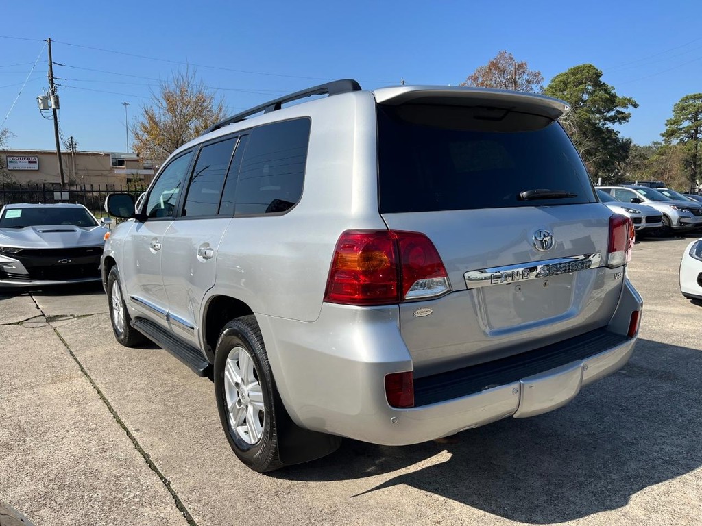 Toyota Land Cruiser Vehicle Full-screen Gallery Image 08