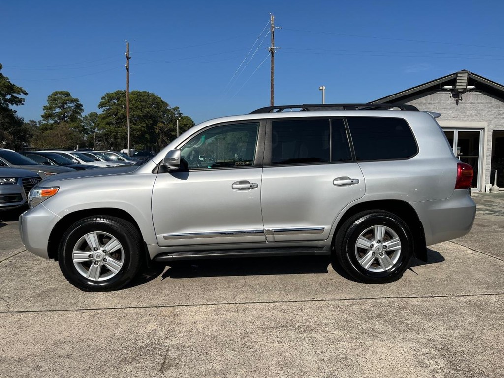 Toyota Land Cruiser Vehicle Full-screen Gallery Image 09