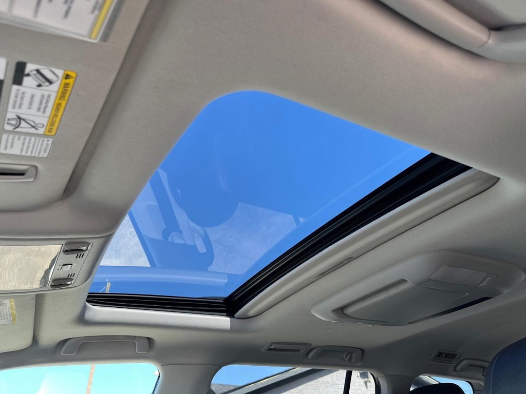 Toyota Land Cruiser Vehicle Full-screen Gallery Image 29