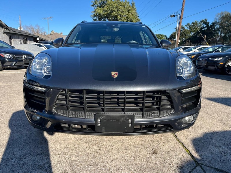 Porsche Macan Vehicle Full-screen Gallery Image 02