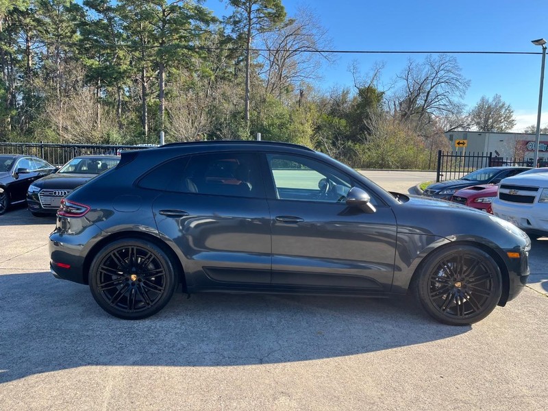 Porsche Macan Vehicle Full-screen Gallery Image 05
