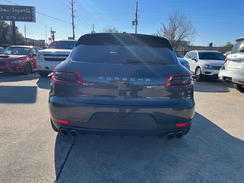 Porsche Macan Vehicle Full-screen Gallery Image 07