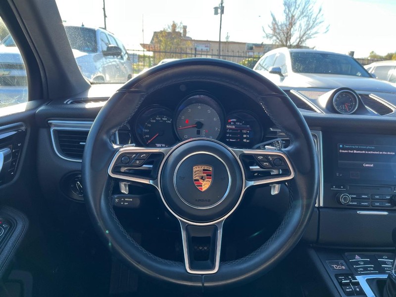 Porsche Macan Vehicle Full-screen Gallery Image 20