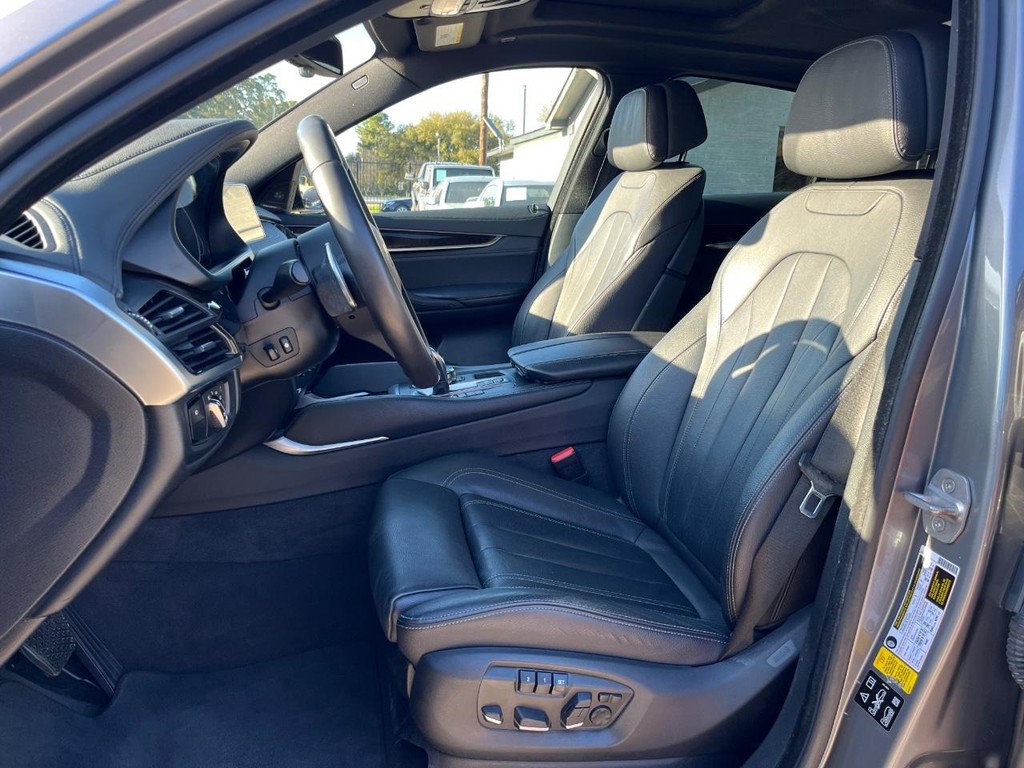 BMW X6 Vehicle Full-screen Gallery Image 11