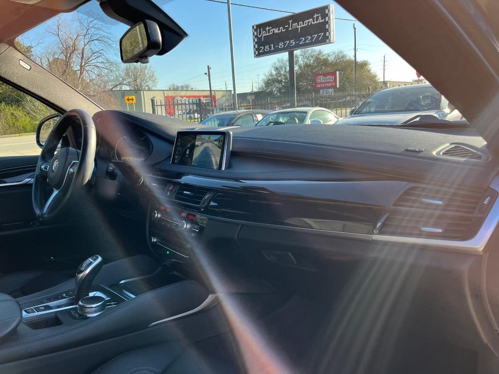 BMW X6 Vehicle Full-screen Gallery Image 13