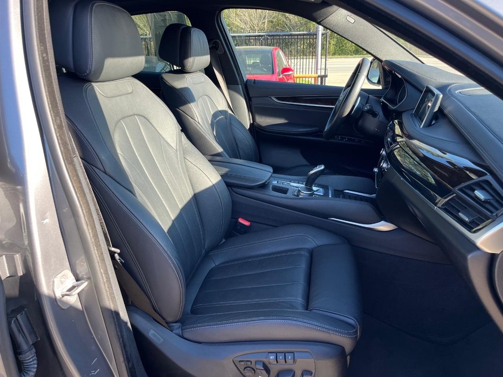 BMW X6 Vehicle Full-screen Gallery Image 14