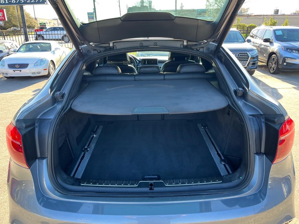 BMW X6 Vehicle Full-screen Gallery Image 20