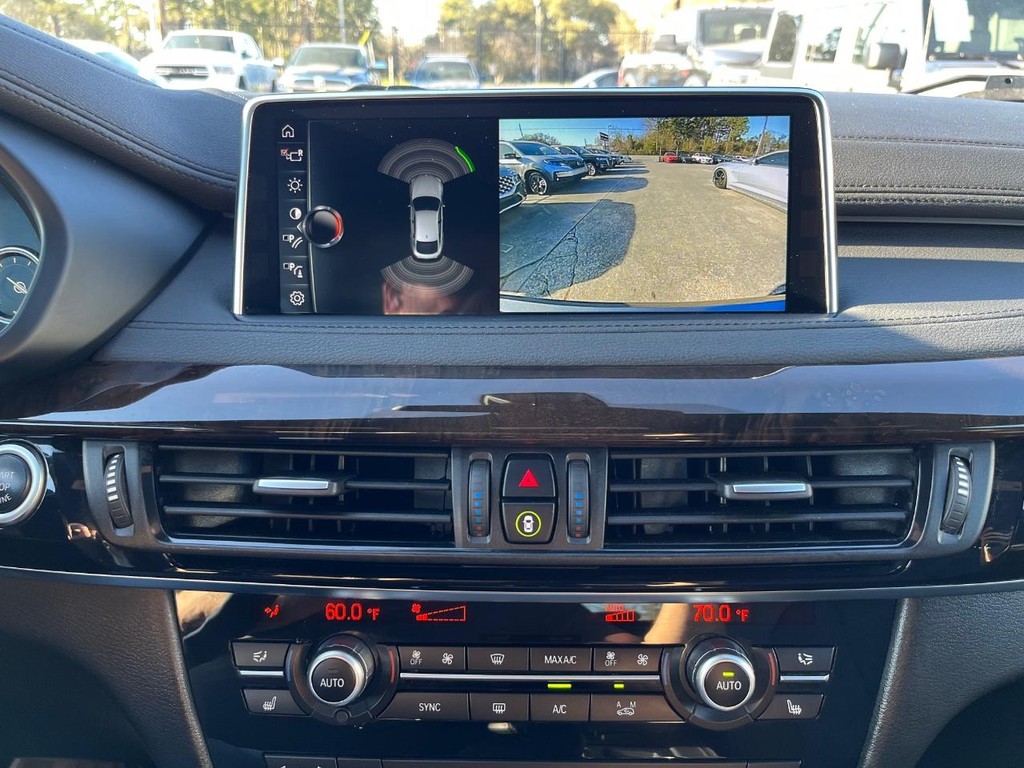 BMW X6 Vehicle Full-screen Gallery Image 24