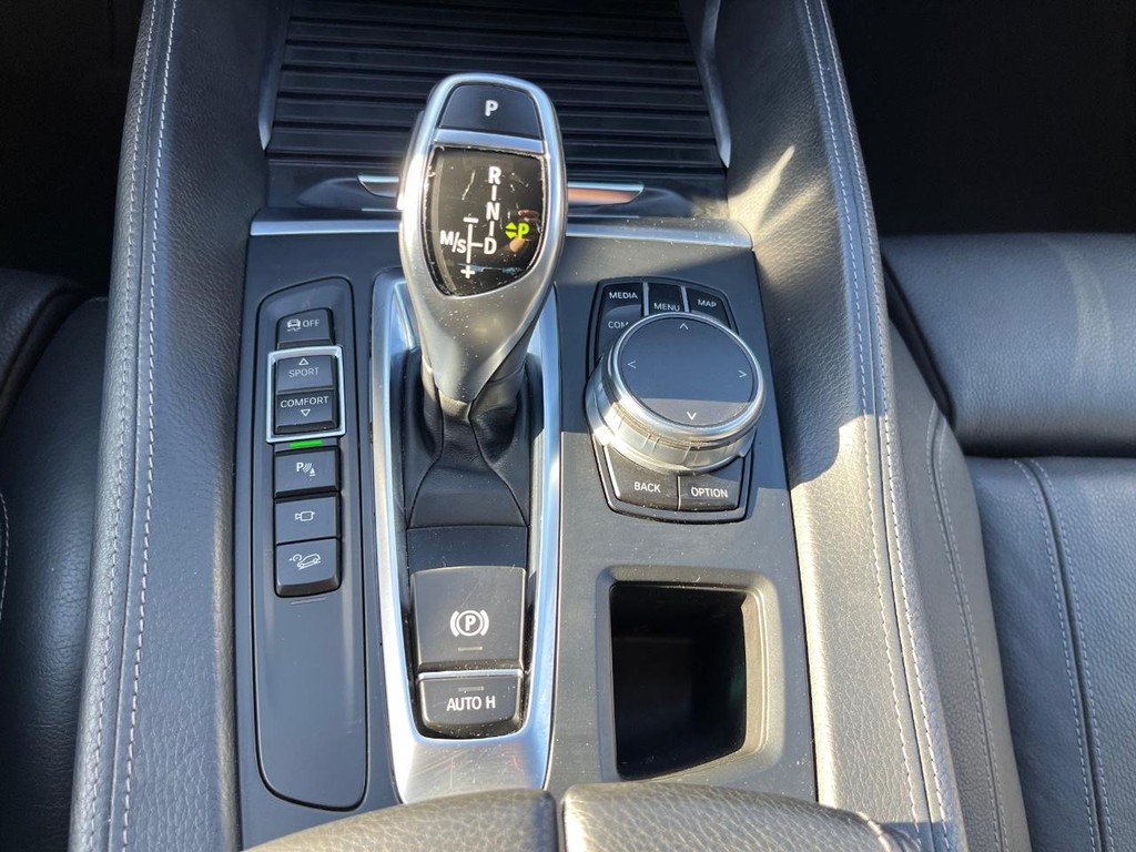 BMW X6 Vehicle Full-screen Gallery Image 26