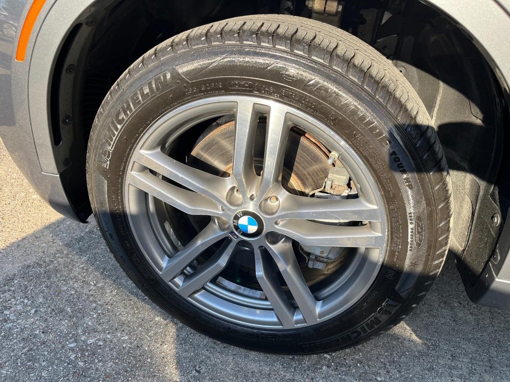BMW X6 Vehicle Full-screen Gallery Image 29