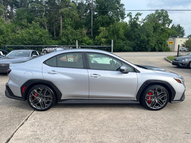 Subaru WRX Vehicle Full-screen Gallery Image 05