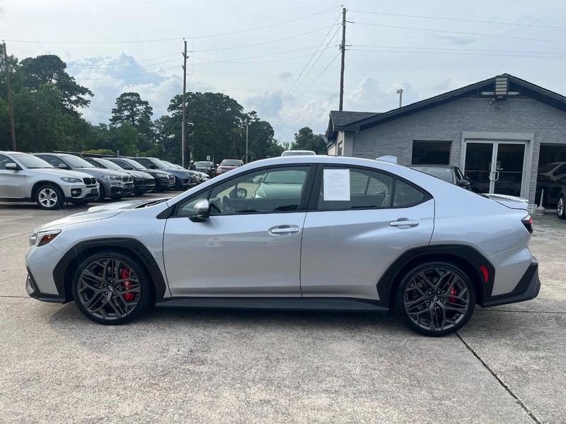 Subaru WRX Vehicle Full-screen Gallery Image 09