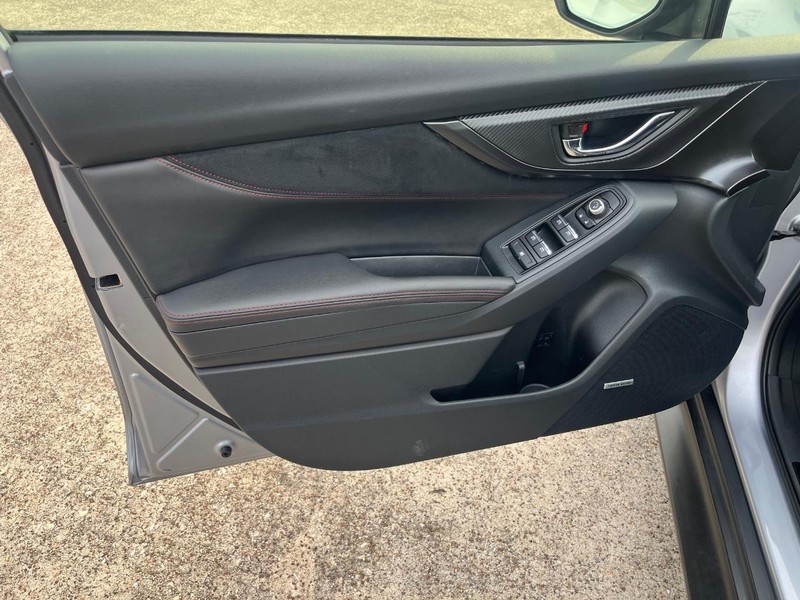 Subaru WRX Vehicle Full-screen Gallery Image 12