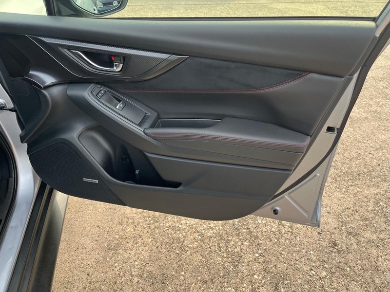 Subaru WRX Vehicle Full-screen Gallery Image 15