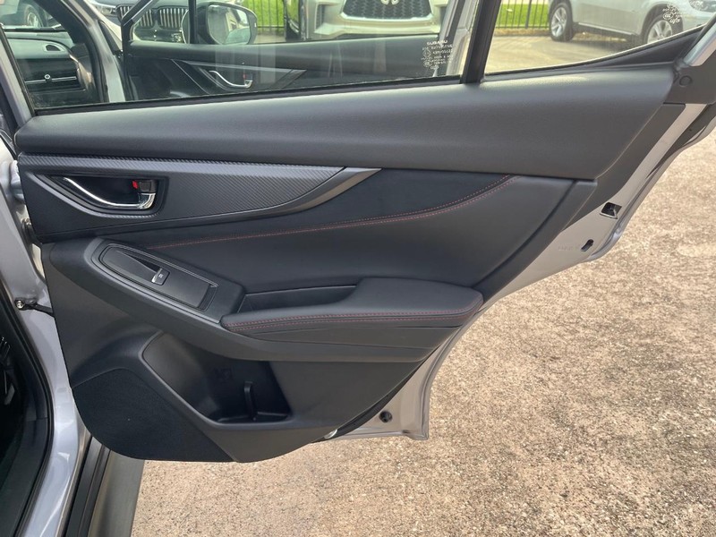 Subaru WRX Vehicle Full-screen Gallery Image 17