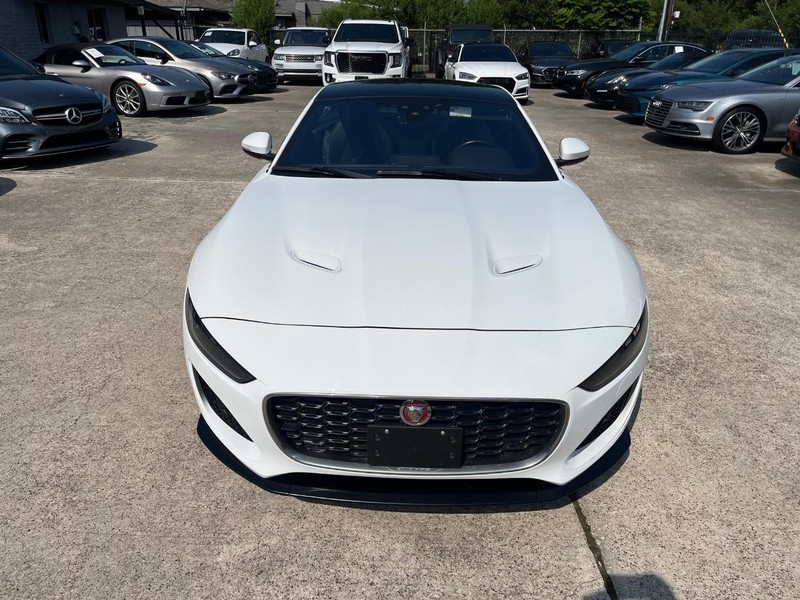 Jaguar F-Type Vehicle Full-screen Gallery Image 03