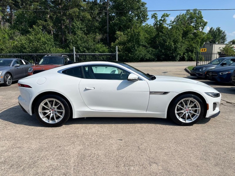 Jaguar F-Type Vehicle Full-screen Gallery Image 05