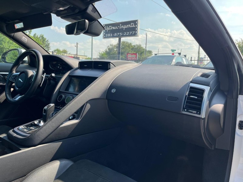 Jaguar F-Type Vehicle Full-screen Gallery Image 13