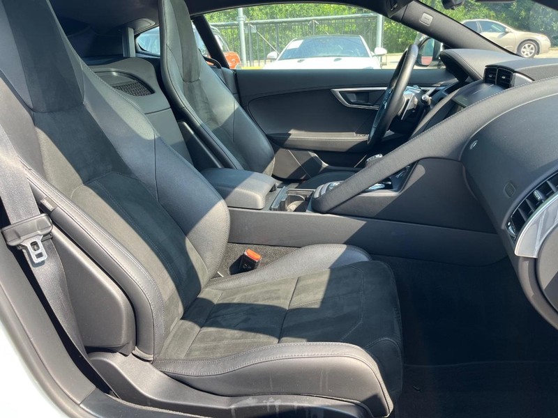 Jaguar F-Type Vehicle Full-screen Gallery Image 14