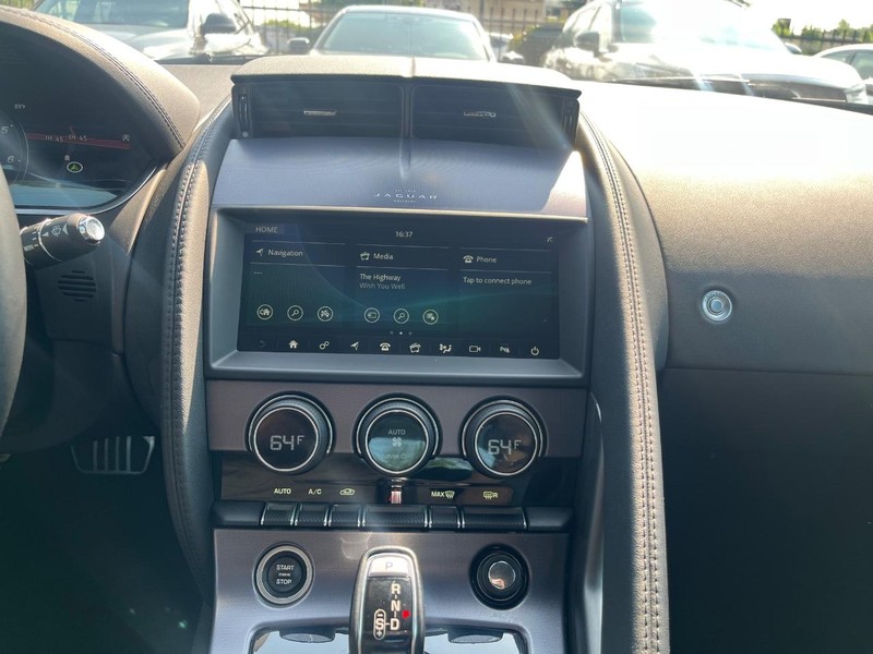 Jaguar F-Type Vehicle Full-screen Gallery Image 18