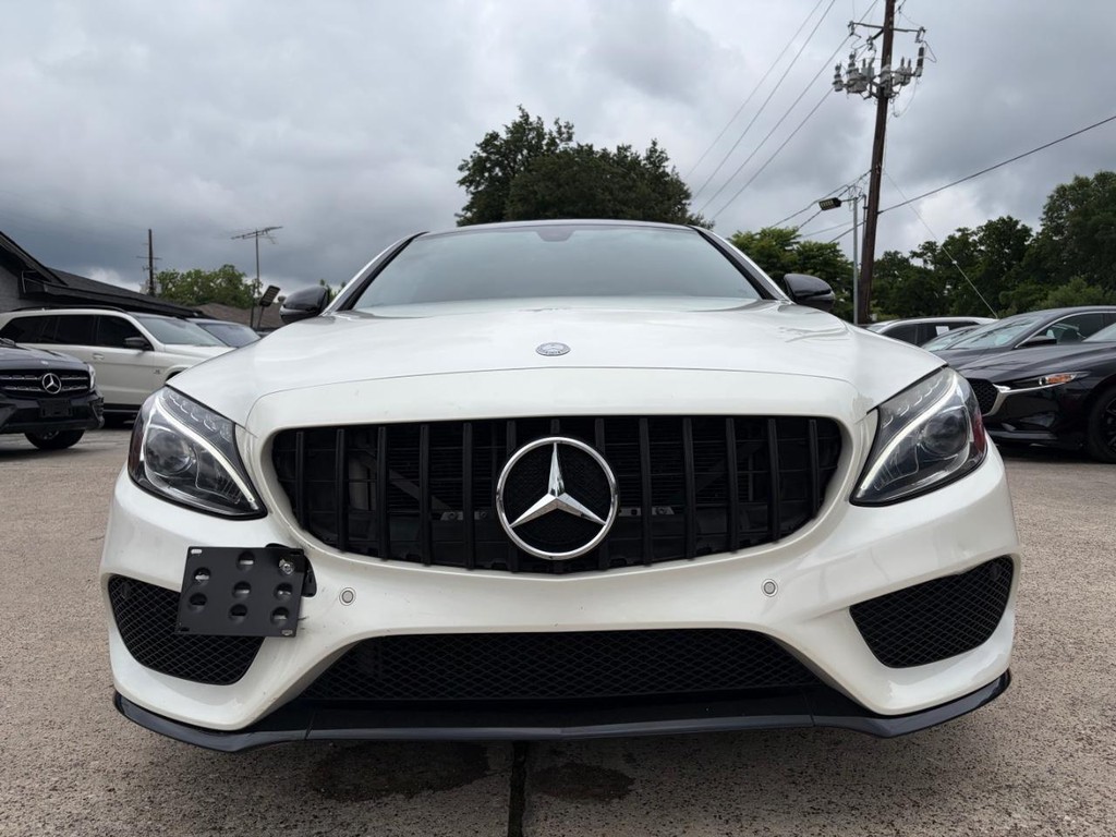 Mercedes-Benz C 300 Vehicle Full-screen Gallery Image 02