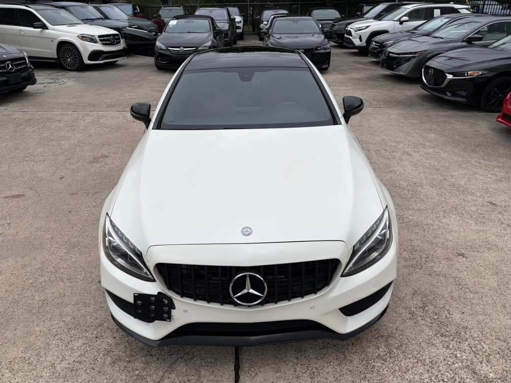 Mercedes-Benz C 300 Vehicle Full-screen Gallery Image 03